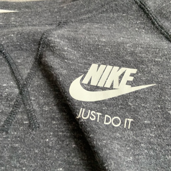 Nike - Picture 2 of 3